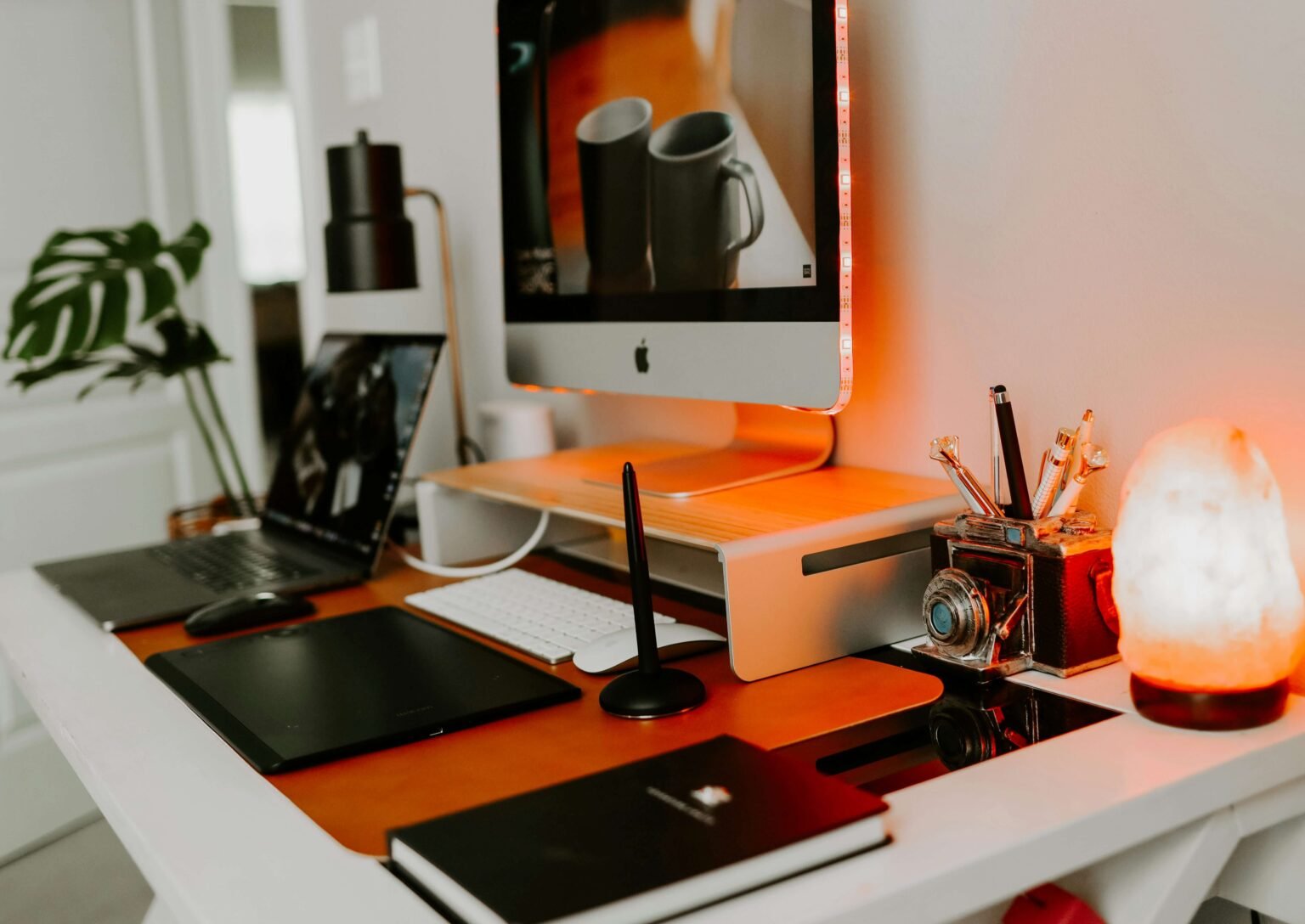 home office, workspacce, desk, table, screen, monitor